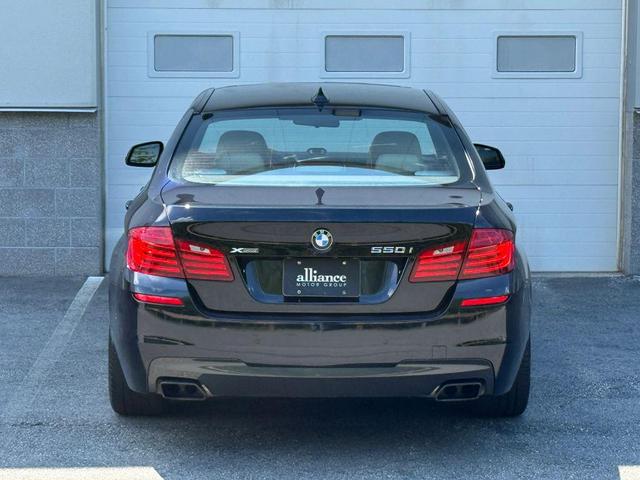 Photo of 2015 Blue BMW 550