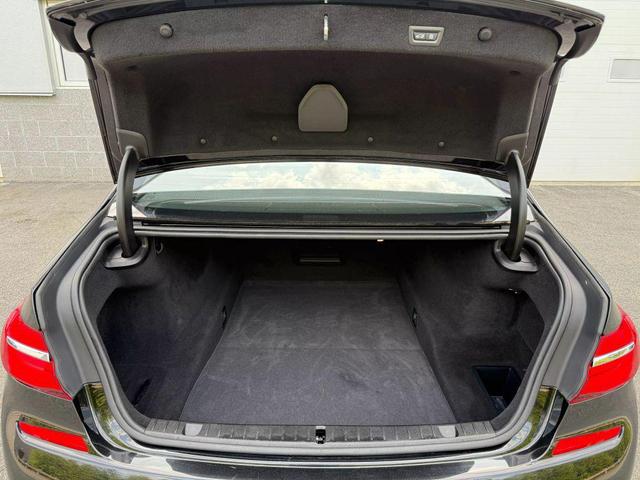 Photo of 2016 Black BMW 750