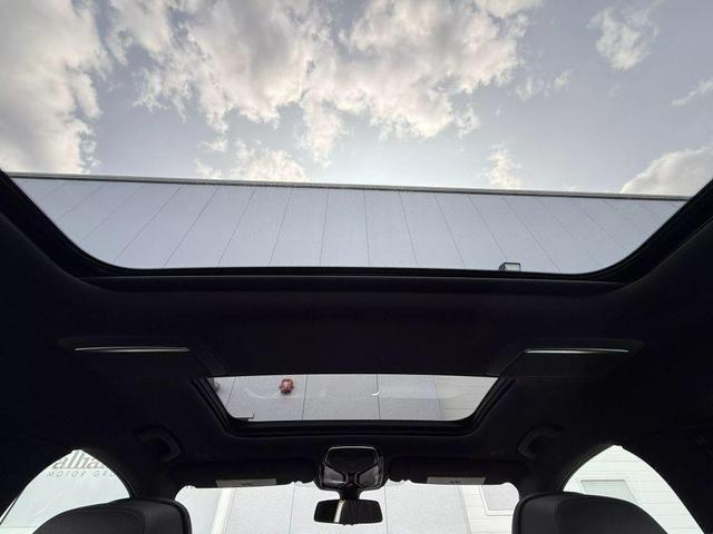 Photo of 2016 Black BMW 750