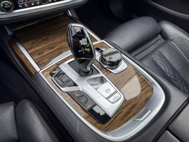 Photo of 2016 Black BMW 750