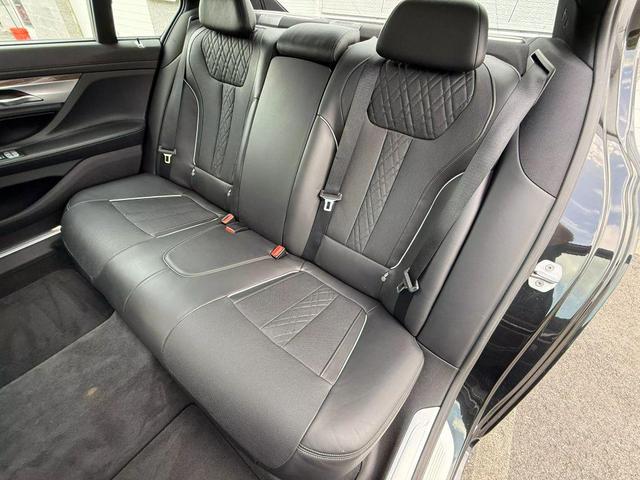 Photo of 2016 Black BMW 750