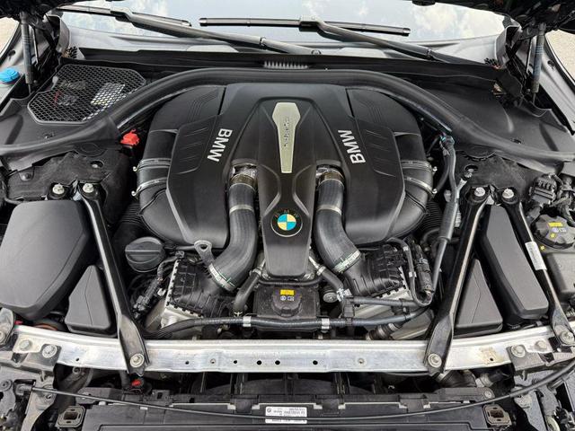 Photo of 2016 Black BMW 750