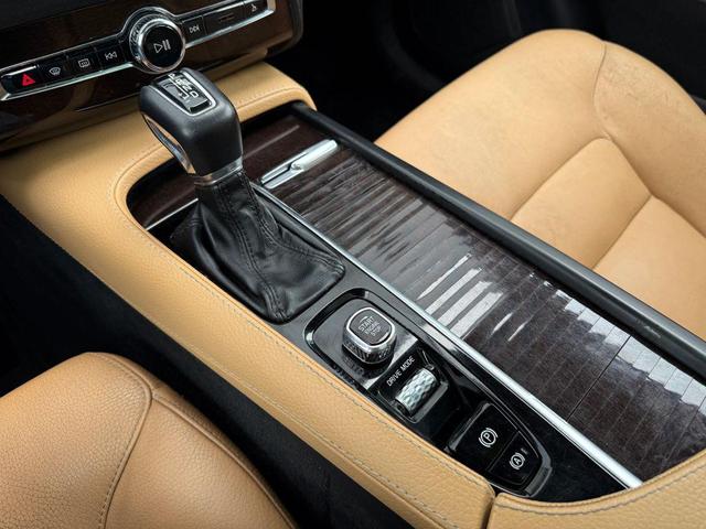 Photo of 2019 Onyx Black Metallic Volvo XC90