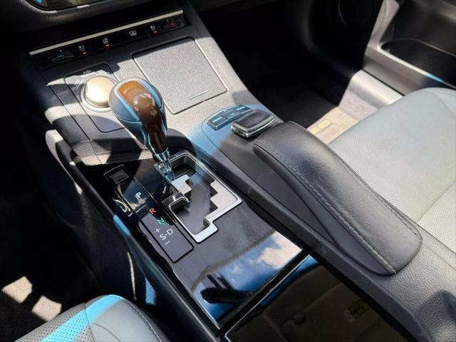 Photo of 2015 Ultra White Lexus ES 350