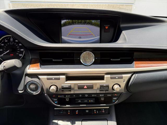 Photo of 2015 Ultra White Lexus ES 350