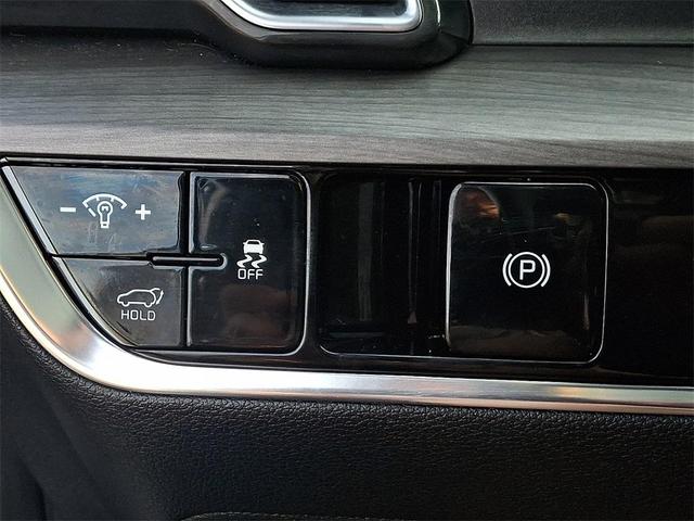 Photo of 2023 Glacial White Pearl Kia Sportage