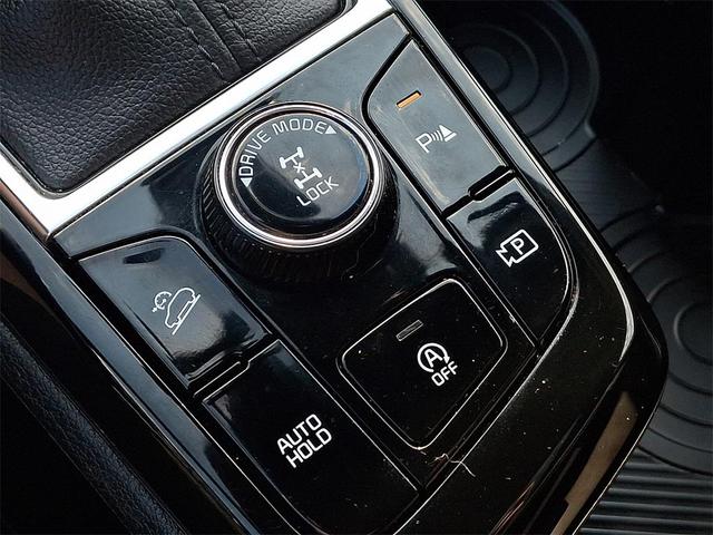 Photo of 2023 Glacial White Pearl Kia Sportage