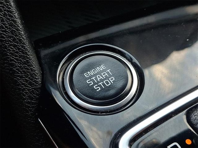 Photo of 2023 Glacial White Pearl Kia Sportage