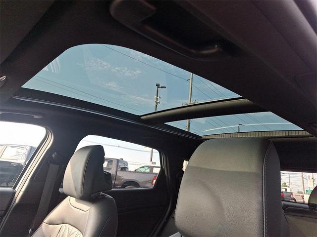 Photo of 2023 Glacial White Pearl Kia Sportage