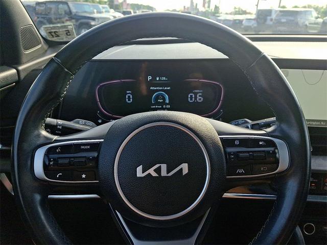 Photo of 2023 Glacial White Pearl Kia Sportage