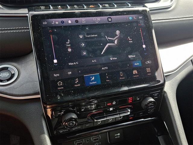 Photo of 2023 Diamond Black Crystal Pearlcoat Jeep Grand Cherokee