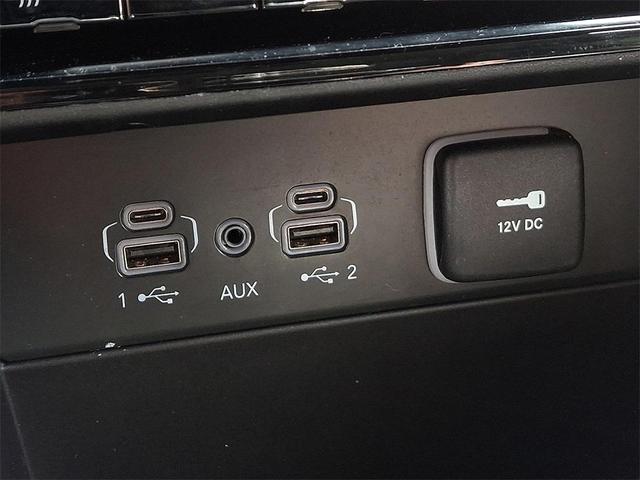 Photo of 2023 Diamond Black Crystal Pearlcoat Jeep Grand Cherokee