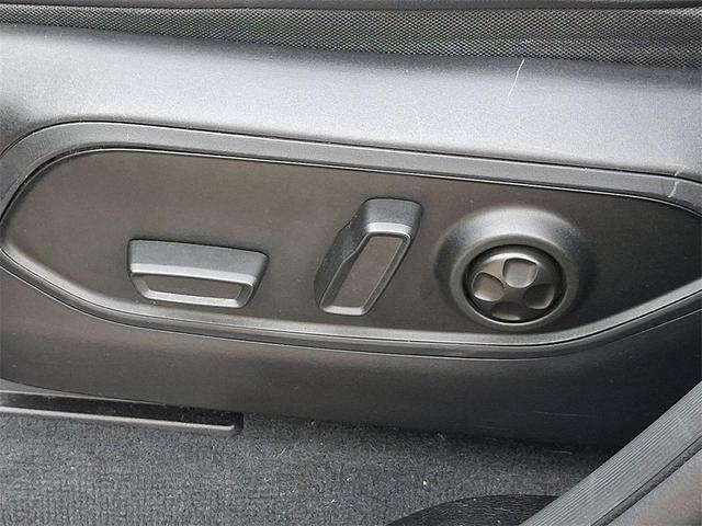 Photo of 2023 Diamond Black Crystal Pearlcoat Jeep Grand Cherokee