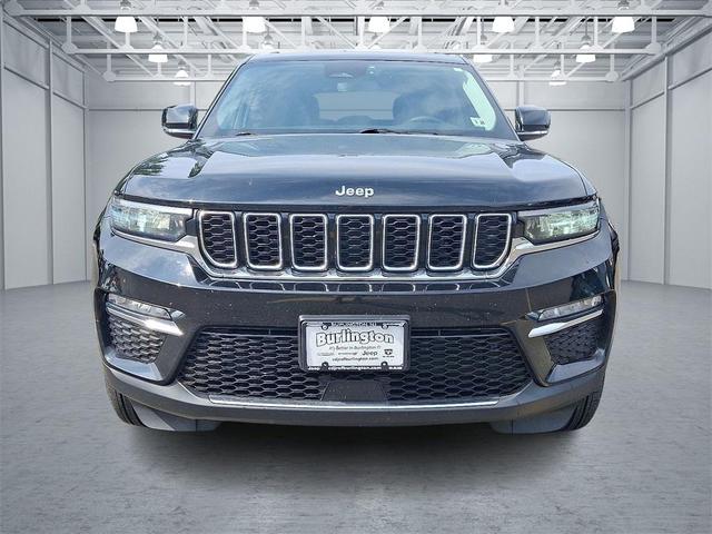 Photo of 2023 Diamond Black Crystal Pearlcoat Jeep Grand Cherokee