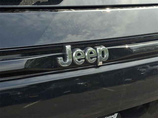 Photo of 2023 Diamond Black Crystal Pearlcoat Jeep Grand Cherokee