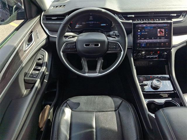 Photo of 2023 Diamond Black Crystal Pearlcoat Jeep Grand Cherokee