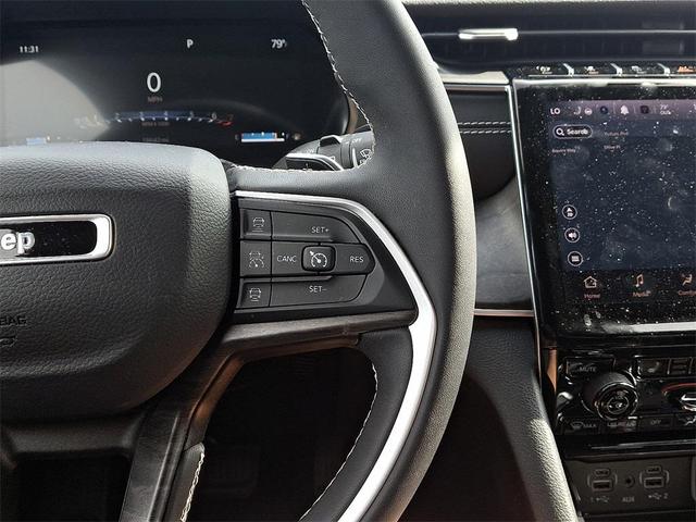 Photo of 2023 Diamond Black Crystal Pearlcoat Jeep Grand Cherokee