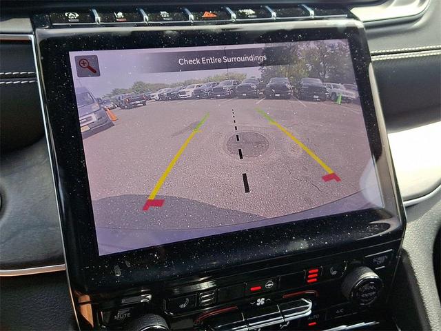 Photo of 2023 Diamond Black Crystal Pearlcoat Jeep Grand Cherokee