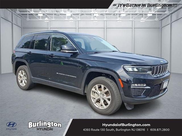 Photo of 2023 Diamond Black Crystal Pearlcoat Jeep Grand Cherokee