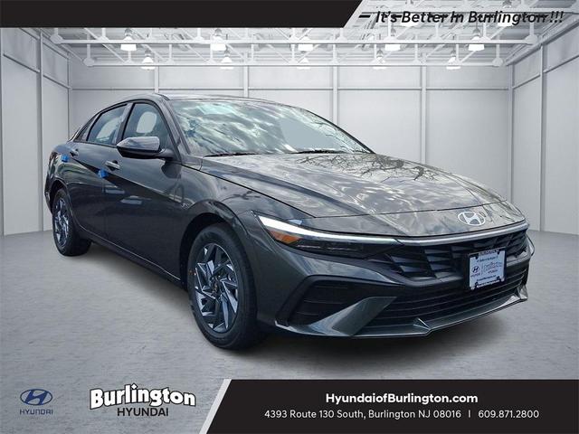 Photo of 2025 Amazon Gray Hyundai ELANTRA HEV