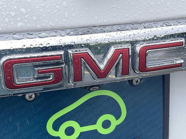 Photo of 2023 Summit White GMC Acadia