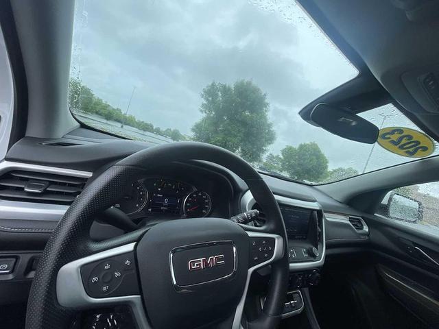 Photo of 2023 Summit White GMC Acadia