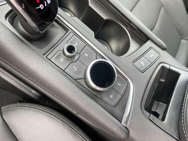 Photo of 2025 Argent Silver Metallic Cadillac XT5