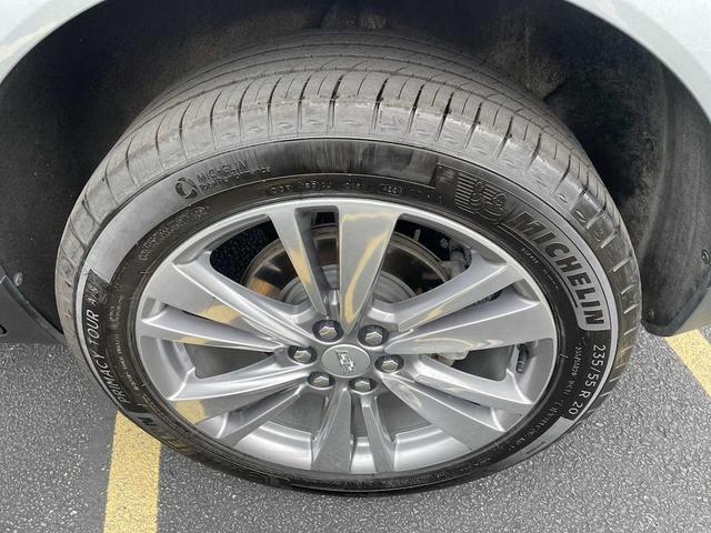 Photo of 2025 Argent Silver Metallic Cadillac XT5