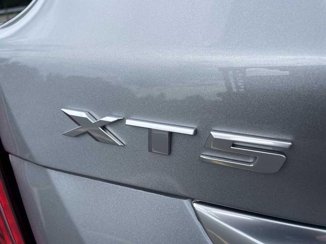 Photo of 2025 Argent Silver Metallic Cadillac XT5