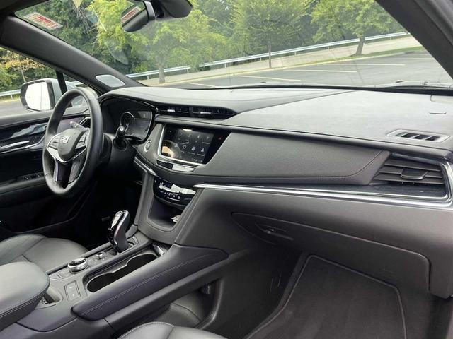 Photo of 2025 Argent Silver Metallic Cadillac XT5