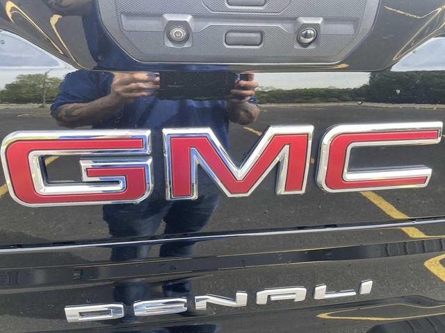Photo of 2022 Onyx Black GMC Sierra 1500