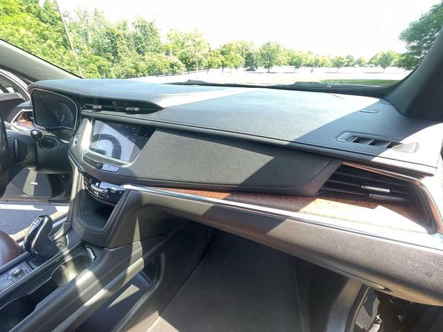 Photo of 2021 Stellar Black Metallic Cadillac XT5