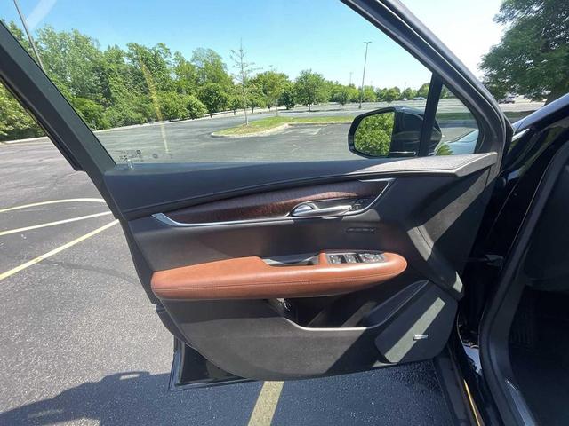 Photo of 2021 Stellar Black Metallic Cadillac XT5