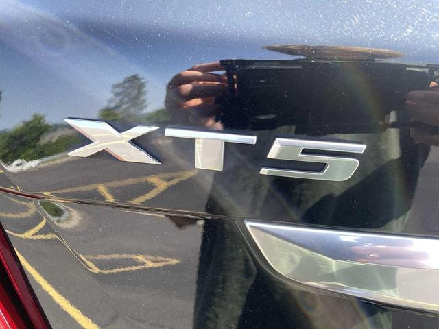 Photo of 2021 Stellar Black Metallic Cadillac XT5