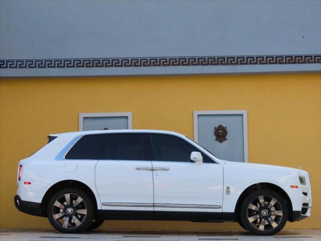 Photo of 2022 White Rolls-Royce Cullinan