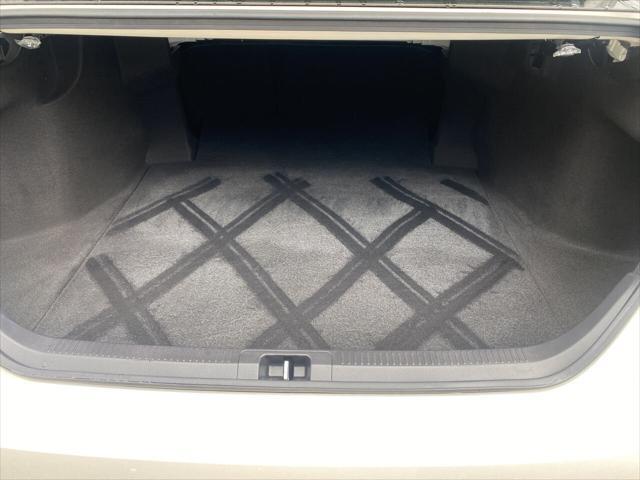 Photo of 2018 Super White Toyota Camry