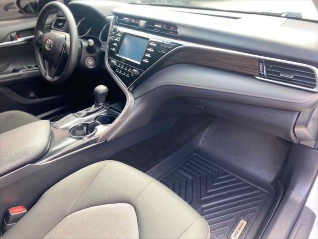Photo of 2018 Super White Toyota Camry