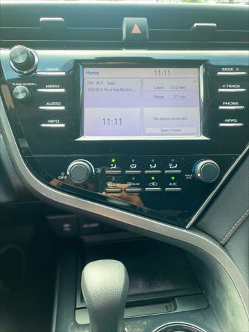Photo of 2018 Super White Toyota Camry