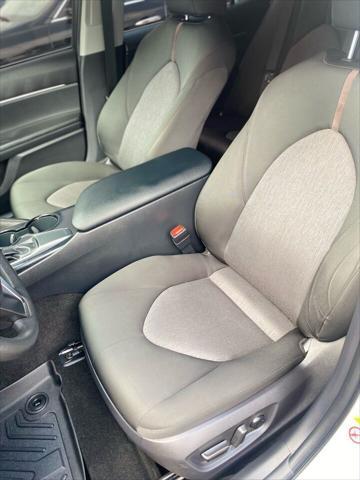 Photo of 2018 Super White Toyota Camry