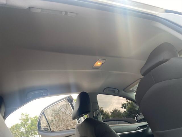 Photo of 2018 Super White Toyota Camry