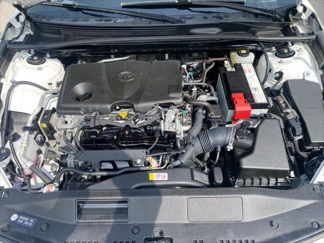 Photo of 2018 Super White Toyota Camry