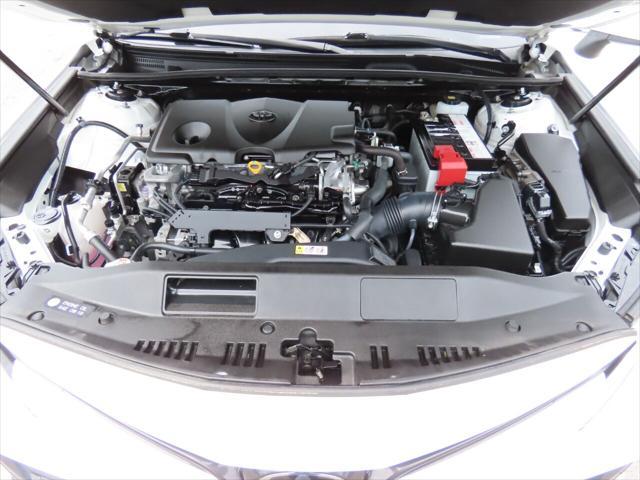 Photo of 2018 Super White Toyota Camry