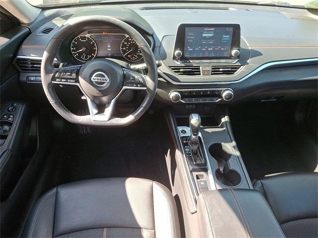 Photo of 2020 Super Black Clearcoat Nissan Altima