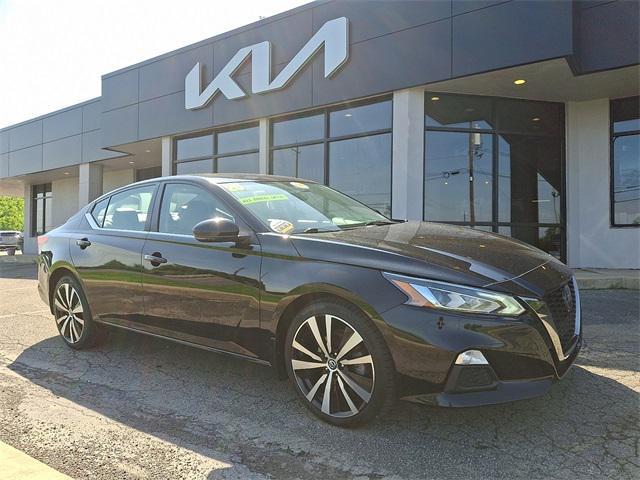 Photo of 2020 Super Black Clearcoat Nissan Altima