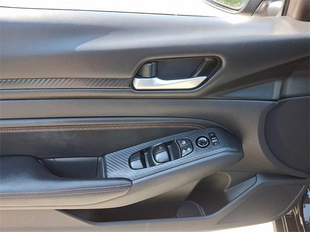 Photo of 2020 Super Black Clearcoat Nissan Altima
