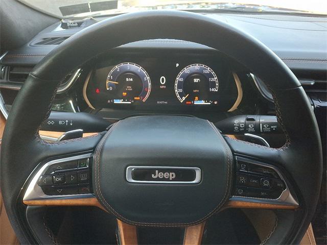 Photo of 2022 Diamond Black Crystal Pearlcoat Jeep Grand Cherokee L