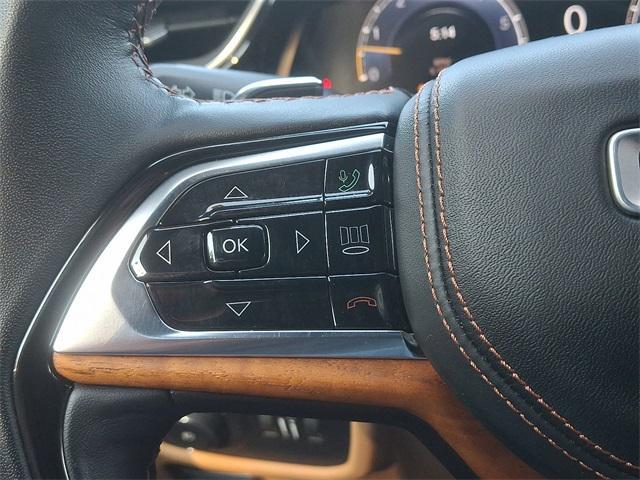 Photo of 2022 Diamond Black Crystal Pearlcoat Jeep Grand Cherokee L