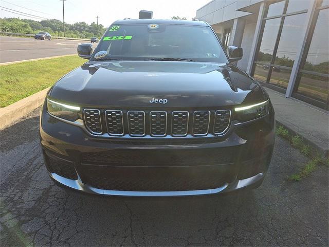 Photo of 2022 Diamond Black Crystal Pearlcoat Jeep Grand Cherokee L
