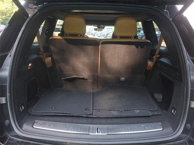 Photo of 2022 Diamond Black Crystal Pearlcoat Jeep Grand Cherokee L