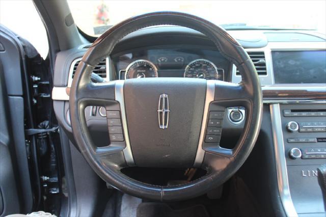 Photo of 2009 Tuxedo Black Clearcoat Metallic Lincoln MKS